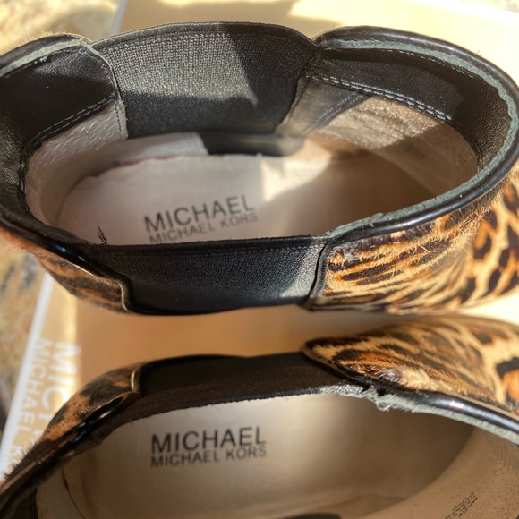 Stylish Michael Kors Booties - Picture 6 of 14